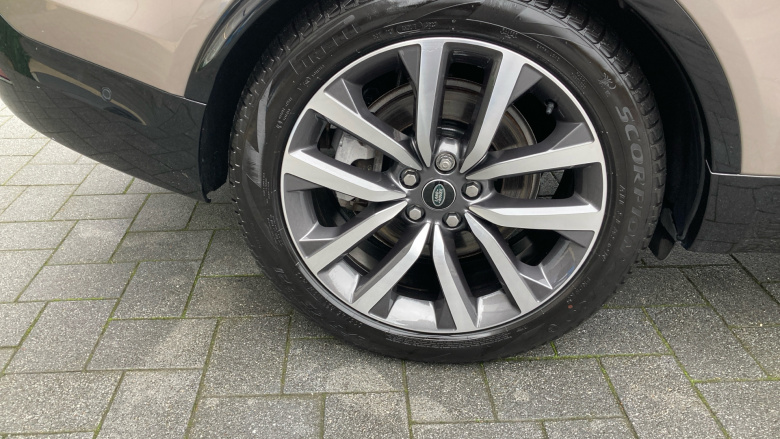 Land Rover Discovery 3.0 D300 Dynamic SE 5dr Auto Diesel Station Wagon